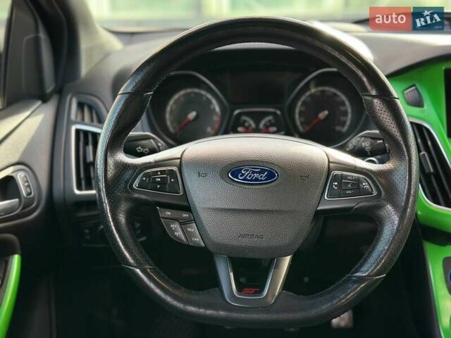 Чорний Форд Фокус, об'ємом двигуна 2 л та пробігом 123 тис. км за 12990 $, фото 32 на Automoto.ua