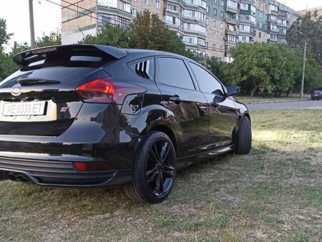 Чорний Форд Фокус, об'ємом двигуна 2 л та пробігом 106 тис. км за 10000 $, фото 3 на Automoto.ua