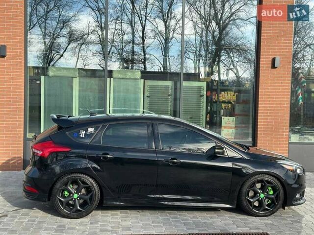 Чорний Форд Фокус, об'ємом двигуна 2 л та пробігом 123 тис. км за 12990 $, фото 7 на Automoto.ua