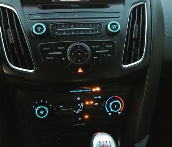 Чорний Форд Фокус, об'ємом двигуна 2 л та пробігом 106 тис. км за 10000 $, фото 12 на Automoto.ua