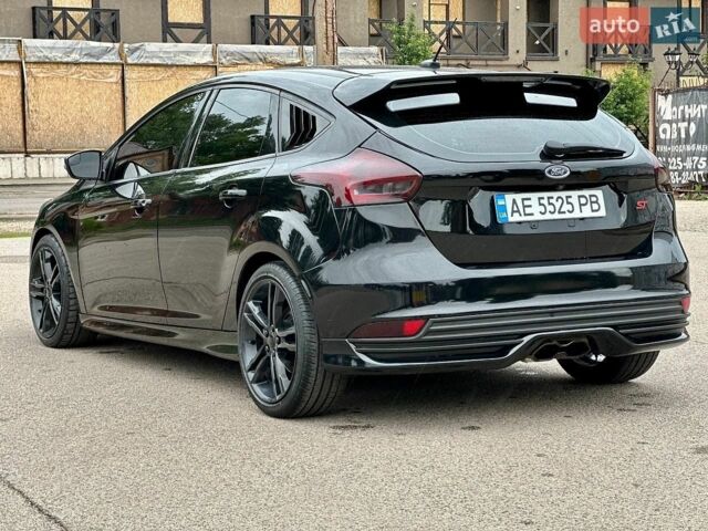 Чорний Форд Фокус, об'ємом двигуна 2 л та пробігом 114 тис. км за 7600 $, фото 2 на Automoto.ua