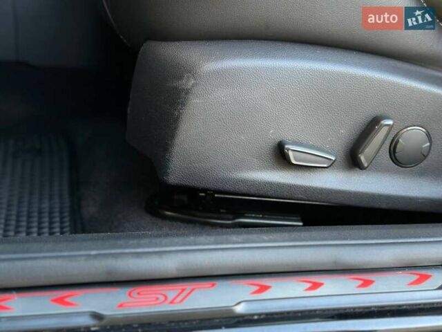 Чорний Форд Фокус, об'ємом двигуна 2 л та пробігом 123 тис. км за 12990 $, фото 19 на Automoto.ua