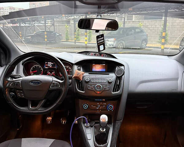 Чорний Форд Фокус, об'ємом двигуна 2 л та пробігом 75 тис. км за 9500 $, фото 6 на Automoto.ua