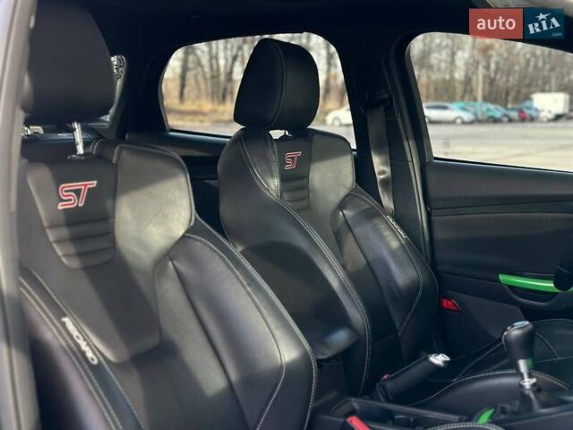 Чорний Форд Фокус, об'ємом двигуна 2 л та пробігом 123 тис. км за 12990 $, фото 24 на Automoto.ua