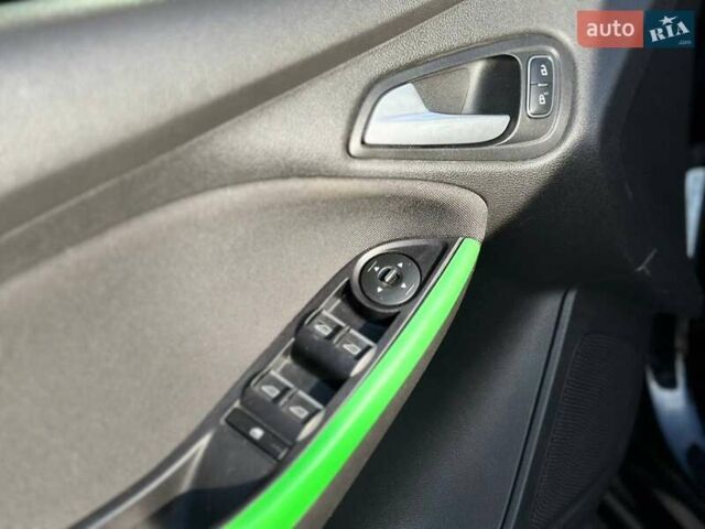 Чорний Форд Фокус, об'ємом двигуна 2 л та пробігом 123 тис. км за 12990 $, фото 14 на Automoto.ua