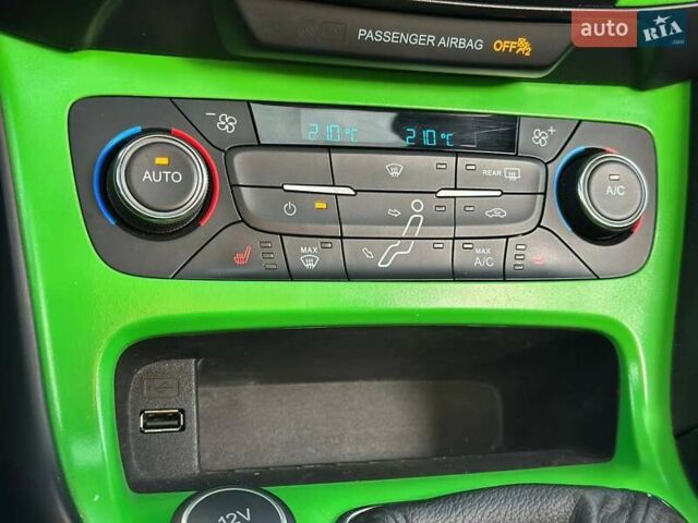 Чорний Форд Фокус, об'ємом двигуна 2 л та пробігом 123 тис. км за 12990 $, фото 29 на Automoto.ua