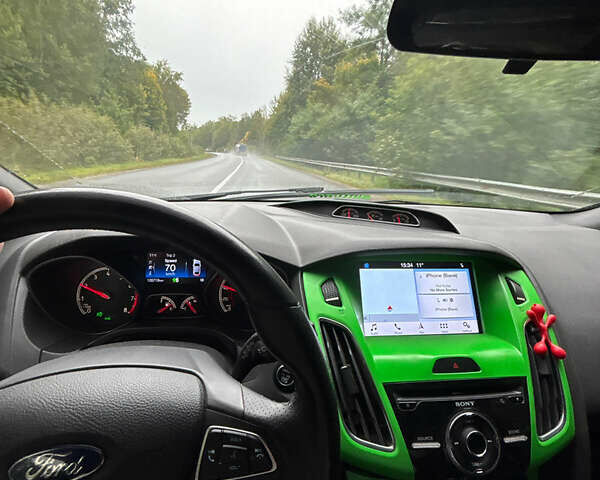 Черный Форд Фокус, объемом двигателя 2 л и пробегом 121 тыс. км за 12500 $, фото 7 на Automoto.ua