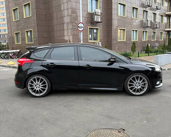 Чорний Форд Фокус, об'ємом двигуна 2 л та пробігом 75 тис. км за 9500 $, фото 2 на Automoto.ua
