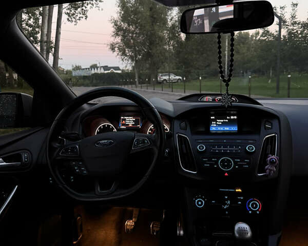 Черный Форд Фокус, объемом двигателя 2 л и пробегом 110 тыс. км за 12000 $, фото 6 на Automoto.ua