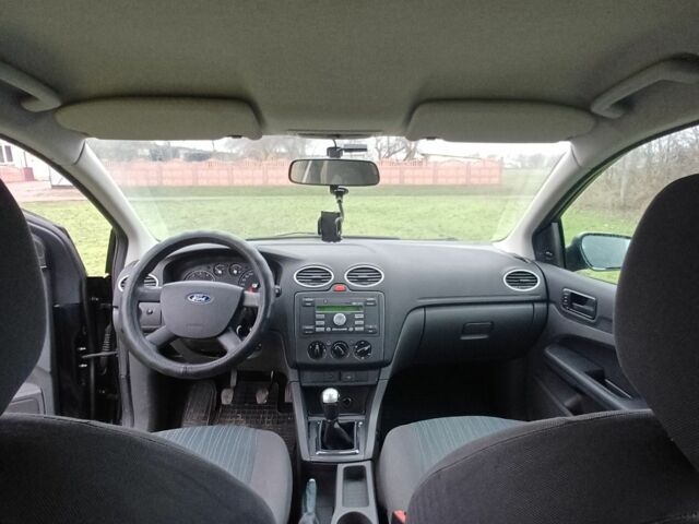 Черный Форд Фокус, объемом двигателя 1.4 л и пробегом 170 тыс. км за 3500 $, фото 6 на Automoto.ua