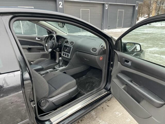 Черный Форд Фокус, объемом двигателя 1.6 л и пробегом 150 тыс. км за 2999 $, фото 5 на Automoto.ua