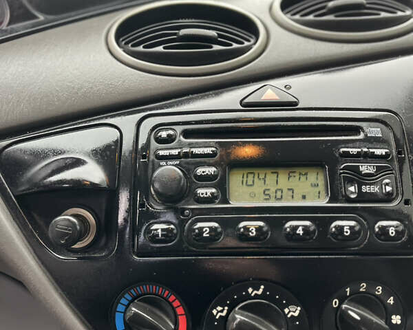 Черный Форд Фокус, объемом двигателя 1.8 л и пробегом 178 тыс. км за 2850 $, фото 26 на Automoto.ua