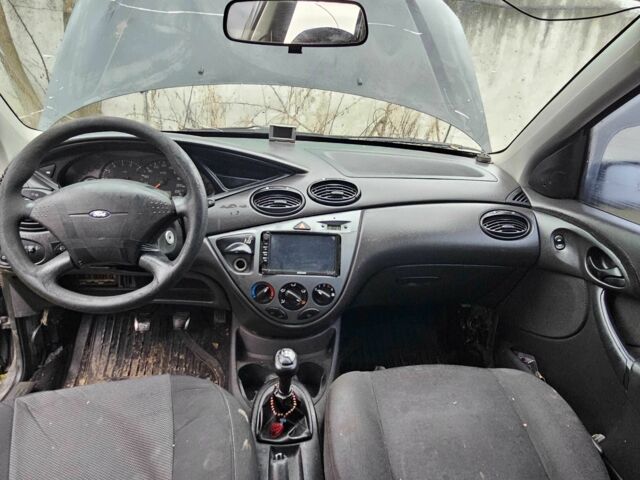 Черный Форд Фокус, объемом двигателя 1.6 л и пробегом 300 тыс. км за 1800 $, фото 6 на Automoto.ua