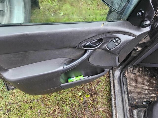 Черный Форд Фокус, объемом двигателя 1.6 л и пробегом 300 тыс. км за 1800 $, фото 8 на Automoto.ua