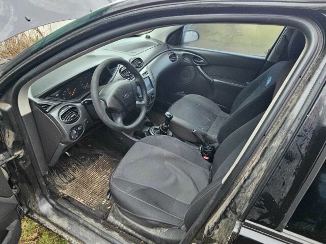 Черный Форд Фокус, объемом двигателя 1.6 л и пробегом 300 тыс. км за 1800 $, фото 7 на Automoto.ua