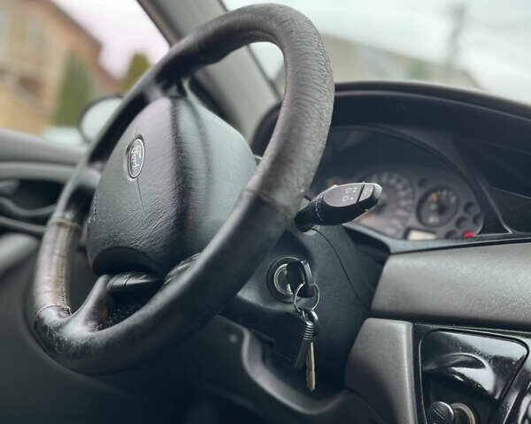 Черный Форд Фокус, объемом двигателя 1.8 л и пробегом 178 тыс. км за 2850 $, фото 16 на Automoto.ua