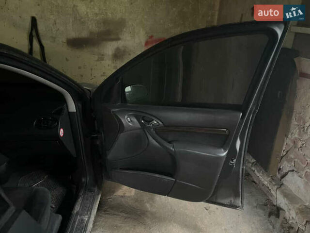 Черный Форд Фокус, объемом двигателя 1.8 л и пробегом 300 тыс. км за 600 $, фото 5 на Automoto.ua