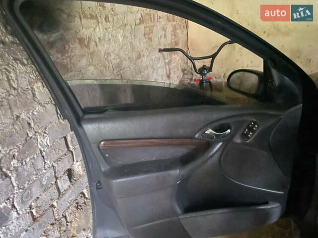 Черный Форд Фокус, объемом двигателя 1.8 л и пробегом 300 тыс. км за 600 $, фото 2 на Automoto.ua