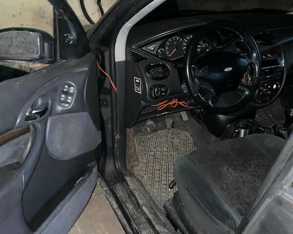 Черный Форд Фокус, объемом двигателя 1.8 л и пробегом 300 тыс. км за 600 $, фото 18 на Automoto.ua