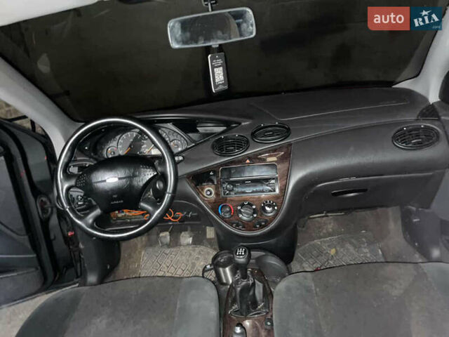 Черный Форд Фокус, объемом двигателя 1.8 л и пробегом 300 тыс. км за 600 $, фото 8 на Automoto.ua