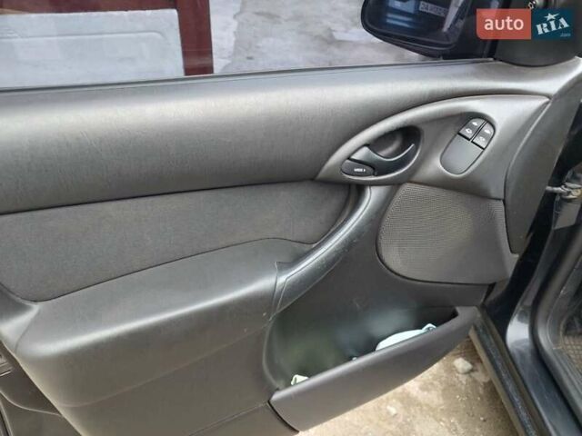 Чорний Форд Фокус, об'ємом двигуна 1.6 л та пробігом 100 тис. км за 4550 $, фото 7 на Automoto.ua