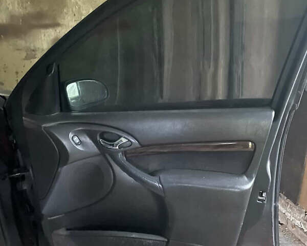 Черный Форд Фокус, объемом двигателя 1.8 л и пробегом 300 тыс. км за 600 $, фото 1 на Automoto.ua