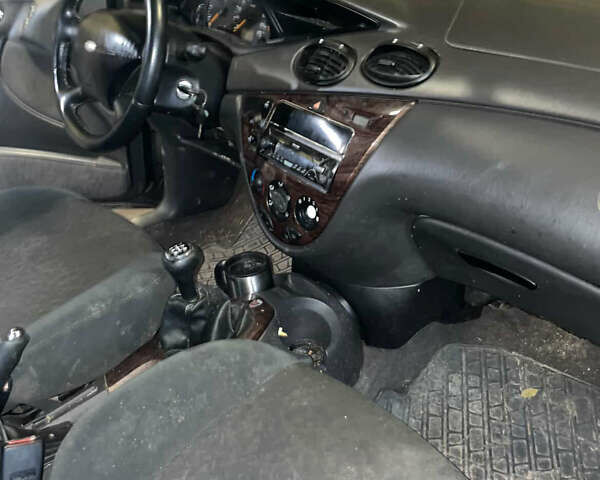 Черный Форд Фокус, объемом двигателя 1.8 л и пробегом 300 тыс. км за 600 $, фото 17 на Automoto.ua