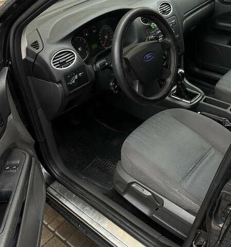 Черный Форд Фокус, объемом двигателя 1.39 л и пробегом 201 тыс. км за 4899 $, фото 12 на Automoto.ua