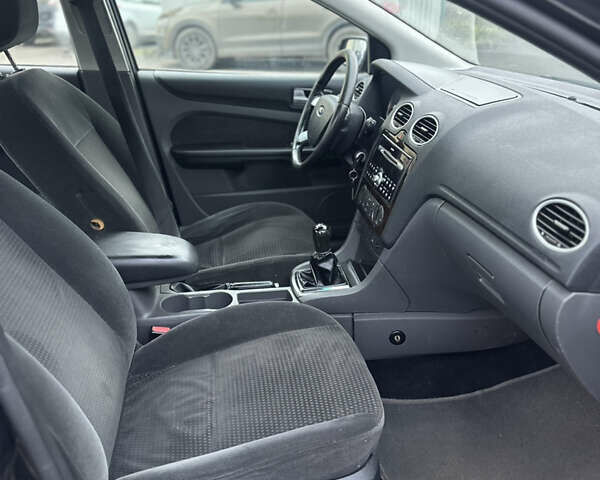 Черный Форд Фокус, объемом двигателя 2.01 л и пробегом 280 тыс. км за 3250 $, фото 11 на Automoto.ua