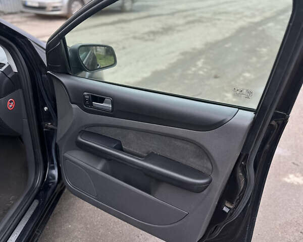 Черный Форд Фокус, объемом двигателя 2.01 л и пробегом 280 тыс. км за 3250 $, фото 13 на Automoto.ua