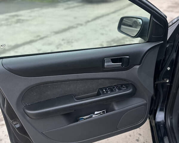 Черный Форд Фокус, объемом двигателя 2.01 л и пробегом 280 тыс. км за 3250 $, фото 12 на Automoto.ua