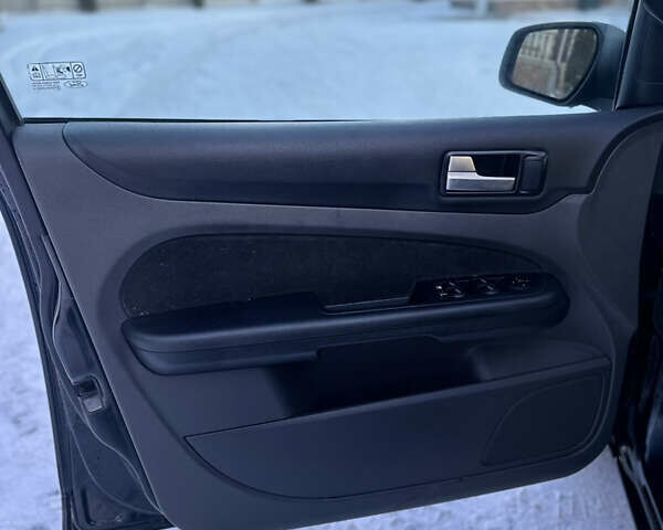 Чорний Форд Фокус, об'ємом двигуна 2.01 л та пробігом 280 тис. км за 3150 $, фото 20 на Automoto.ua