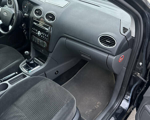 Черный Форд Фокус, объемом двигателя 2.01 л и пробегом 280 тыс. км за 3250 $, фото 10 на Automoto.ua