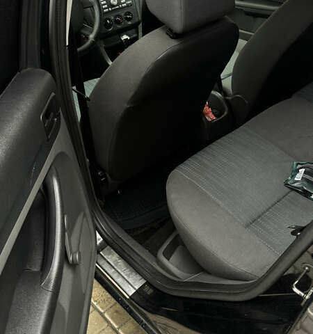 Черный Форд Фокус, объемом двигателя 1.39 л и пробегом 201 тыс. км за 4899 $, фото 13 на Automoto.ua