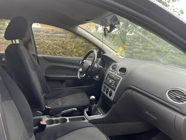 Черный Форд Фокус, объемом двигателя 1.6 л и пробегом 250 тыс. км за 3100 $, фото 3 на Automoto.ua