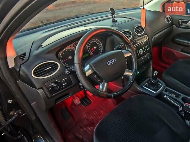 Черный Форд Фокус, объемом двигателя 1.6 л и пробегом 150 тыс. км за 5300 $, фото 6 на Automoto.ua