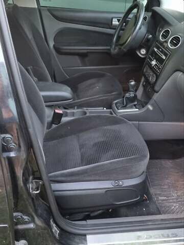 Черный Форд Фокус, объемом двигателя 2 л и пробегом 260 тыс. км за 4900 $, фото 5 на Automoto.ua