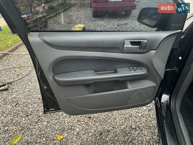 Черный Форд Фокус, объемом двигателя 1.6 л и пробегом 220 тыс. км за 2200 $, фото 14 на Automoto.ua