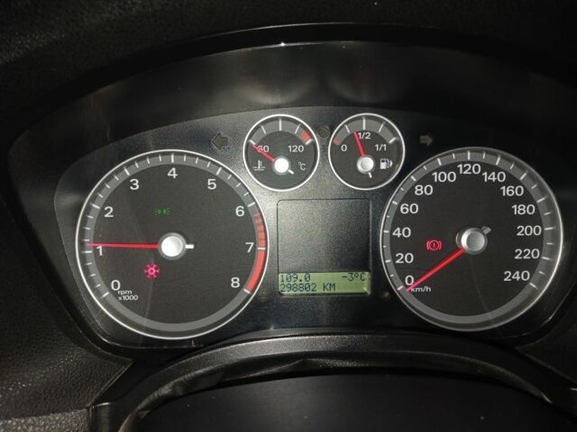 Черный Форд Фокус, объемом двигателя 2 л и пробегом 299 тыс. км за 6000 $, фото 7 на Automoto.ua