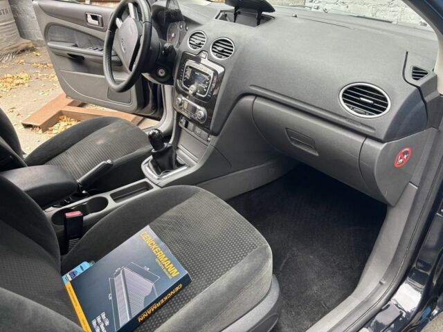 Черный Форд Фокус, объемом двигателя 2 л и пробегом 249 тыс. км за 5300 $, фото 4 на Automoto.ua