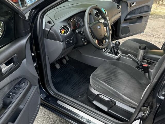 Черный Форд Фокус, объемом двигателя 2 л и пробегом 249 тыс. км за 5300 $, фото 1 на Automoto.ua