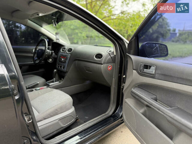 Черный Форд Фокус, объемом двигателя 1.6 л и пробегом 262 тыс. км за 4400 $, фото 10 на Automoto.ua