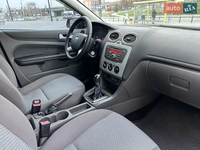 Чорний Форд Фокус, об'ємом двигуна 1.6 л та пробігом 290 тис. км за 4699 $, фото 8 на Automoto.ua