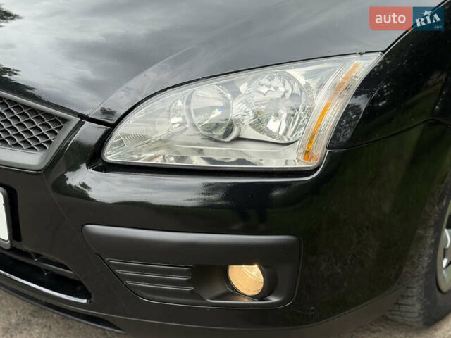 Черный Форд Фокус, объемом двигателя 1.6 л и пробегом 262 тыс. км за 4400 $, фото 7 на Automoto.ua