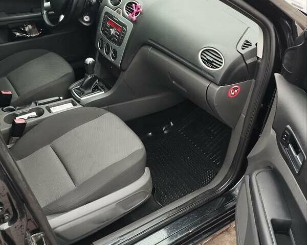 Чорний Форд Фокус, об'ємом двигуна 1.6 л та пробігом 250 тис. км за 4500 $, фото 7 на Automoto.ua