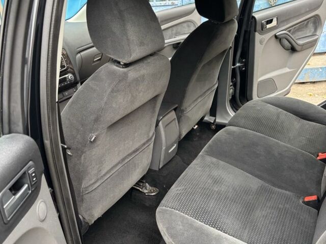 Черный Форд Фокус, объемом двигателя 2 л и пробегом 249 тыс. км за 5300 $, фото 5 на Automoto.ua