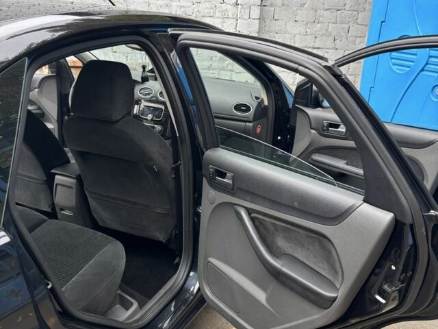 Черный Форд Фокус, объемом двигателя 2 л и пробегом 249 тыс. км за 5300 $, фото 7 на Automoto.ua