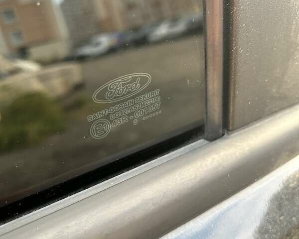 Черный Форд Фокус, объемом двигателя 1.6 л и пробегом 257 тыс. км за 5100 $, фото 15 на Automoto.ua