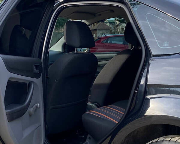 Черный Форд Фокус, объемом двигателя 1.6 л и пробегом 208 тыс. км за 4999 $, фото 11 на Automoto.ua