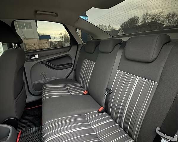 Черный Форд Фокус, объемом двигателя 1.6 л и пробегом 212 тыс. км за 5900 $, фото 9 на Automoto.ua